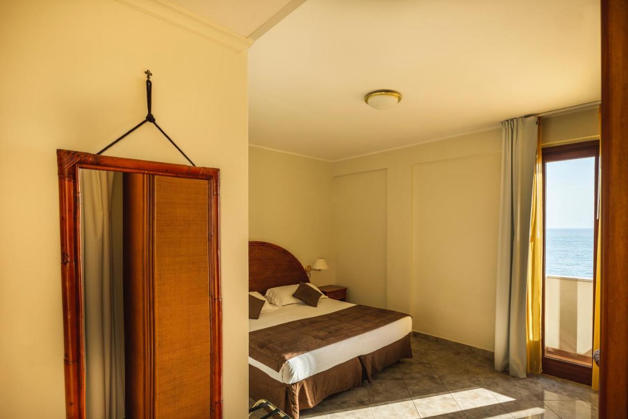 Apulia Hotel Taranto Ara Solis Lido Azzurro Exterior photo
